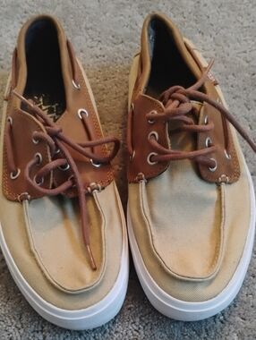 Vans Men’s Tan Canvas & Brown Leather Boat Shoes.  Size 7.